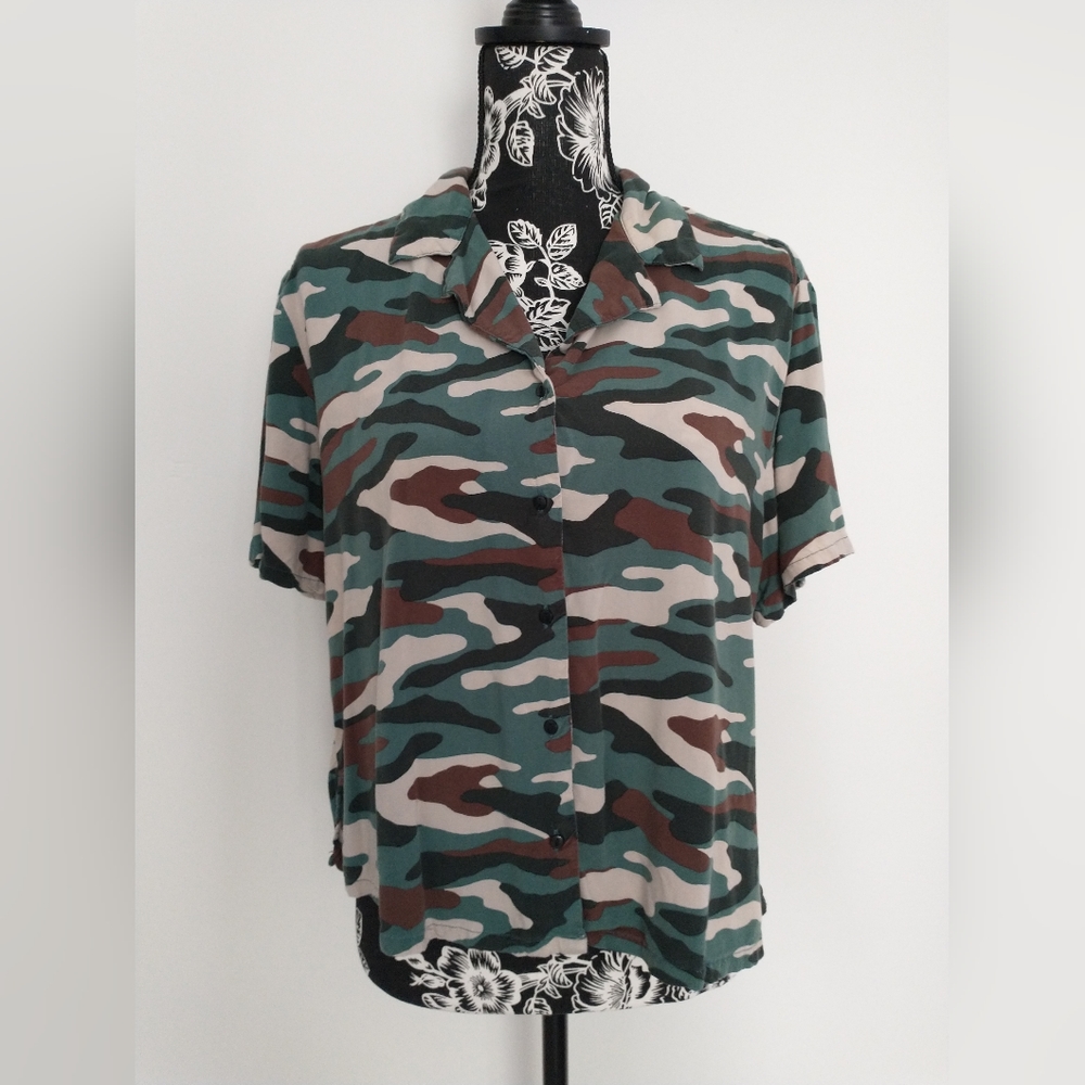 Arizona Jean Co Camo Button Down Collared Shirt Sleeve Top